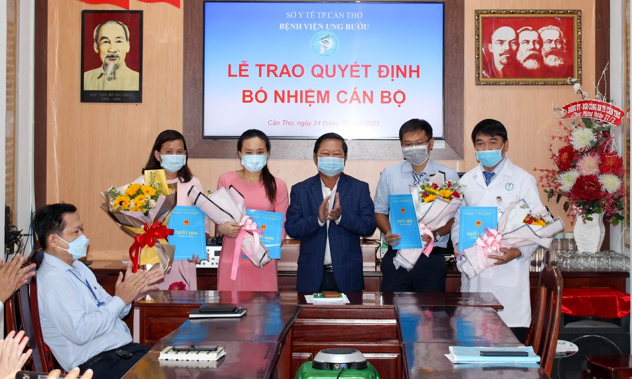 BỆNH VIỆN UNG BƯỚU TP. CẦN THƠ TRAO QUYẾT ĐỊNH BỔ NHIỆM VIÊN CHỨC QUẢN LÝ
