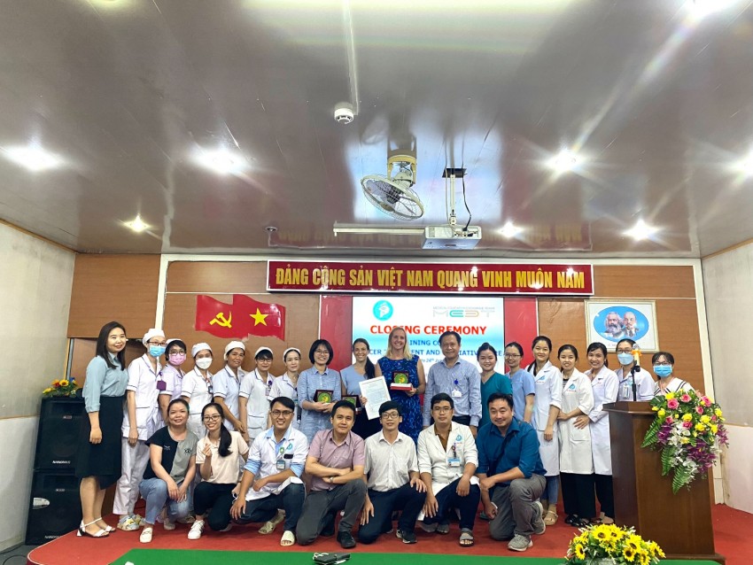 BẾ MẠC CHƯƠNG TRÌNH TẬP HUẤN CHUYÊN MÔN “ĐIỀU TRỊ NỘI KHOA  UNG THƯ VÀ CHĂM SÓC GIẢM NHẸ”