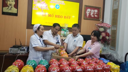 NHỘN NHỊP LỄ MỔ HEO ĐẤT CÔNG ĐOÀN CUỐI  NĂM