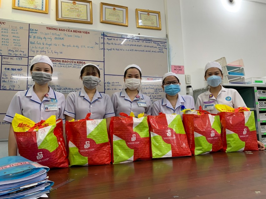 QUÀ TẾT TỪ CÔNG ĐOÀN BỆNH VIỆN UNG BƯỚU TP. CẦN THƠ