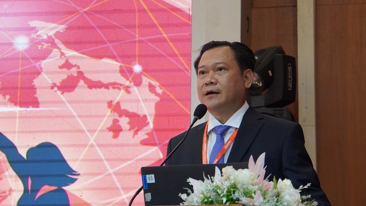 PHIÊN TOÀN THỂ - HỘI THẢO KHOA HỌC UNG BƯỚU CẦN THƠ LẦN THỨ XII