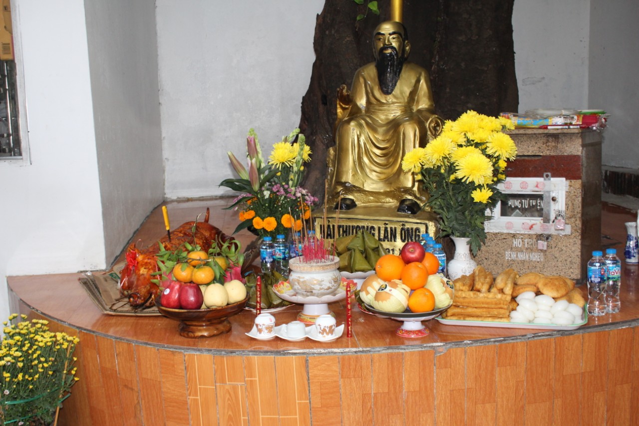 Lễ dâng hương tưởng nhớ Đức Y tổ Hải Thượng Lãn Ông Lê Hữu Trác