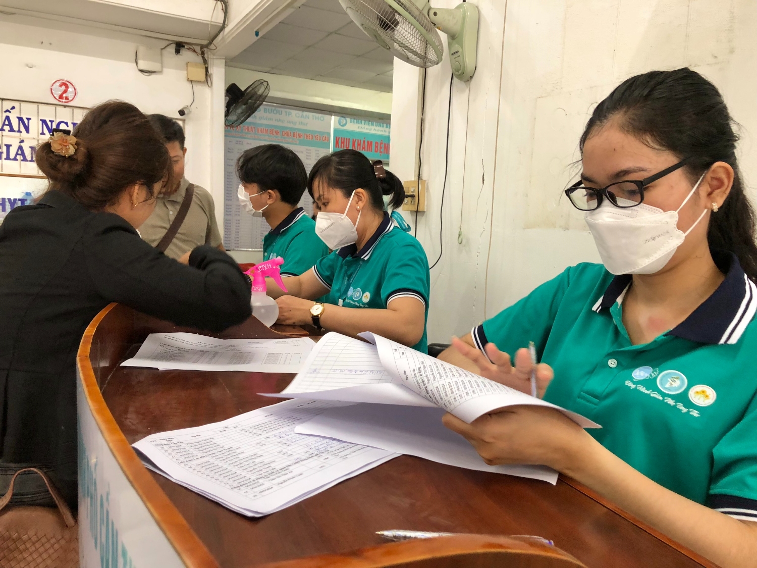 THỰC HIỆN THÀNH CÔNG CHƯƠNG TRÌNH “KHÁM TẦM SOÁT UNG THƯ CHO CỘNG ĐỒNG
