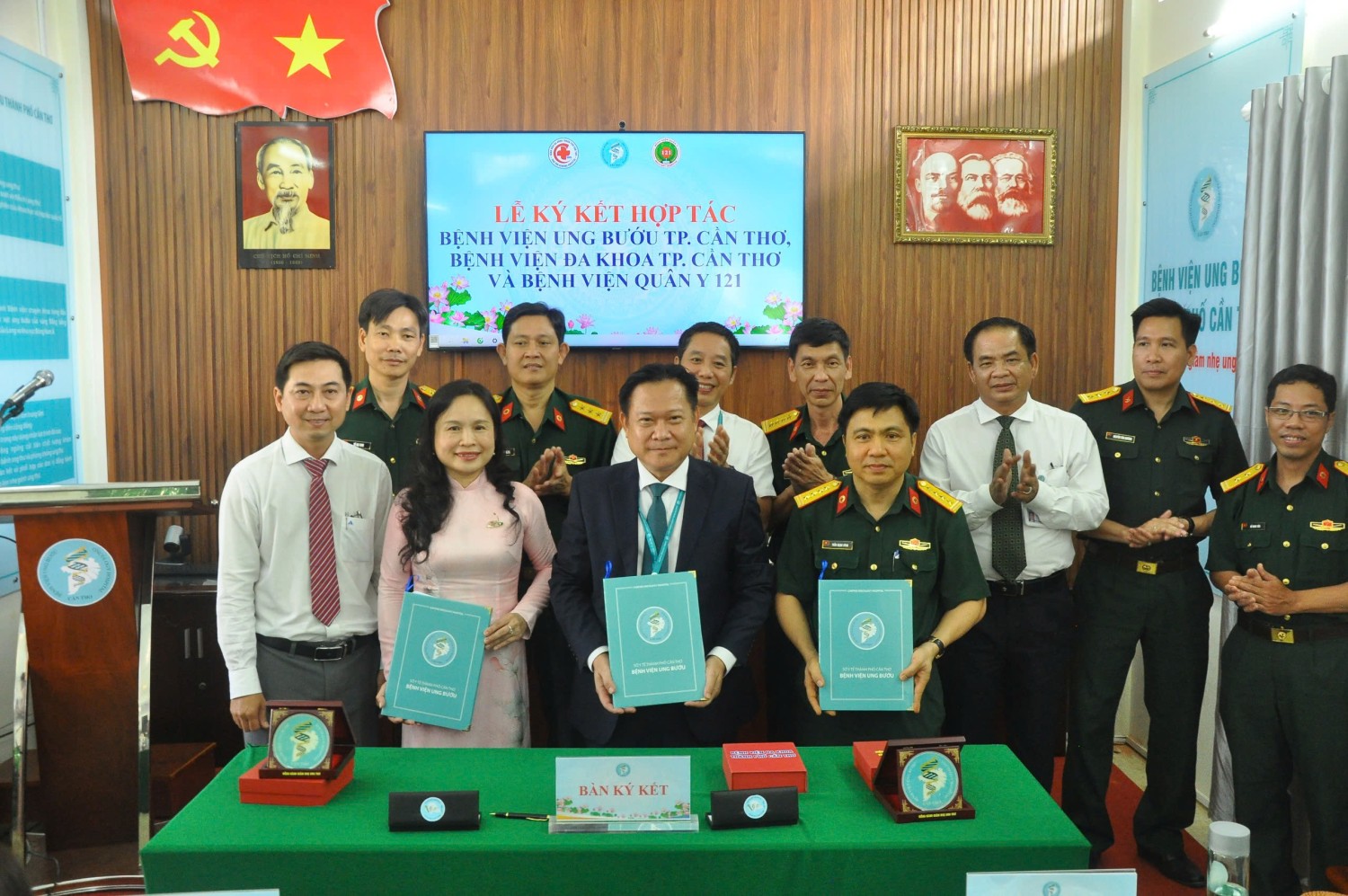 z7437858398321 99238815cff4c9eab16650241f8b2b40