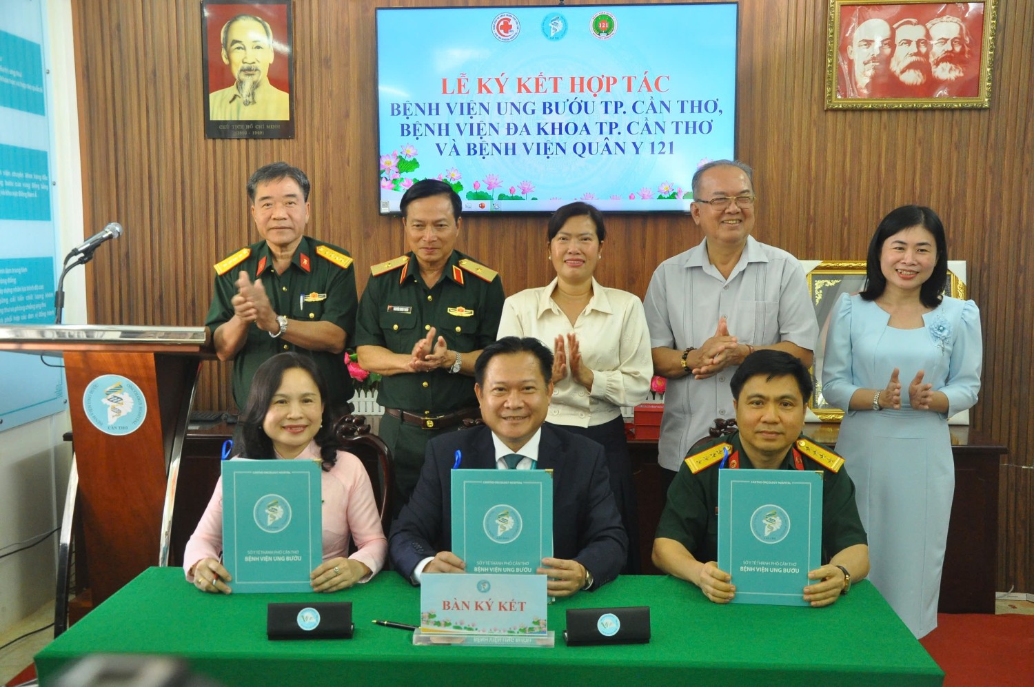 z7437860132994 e2d7e4460b4b63e3e7f7052ad5f05379 1